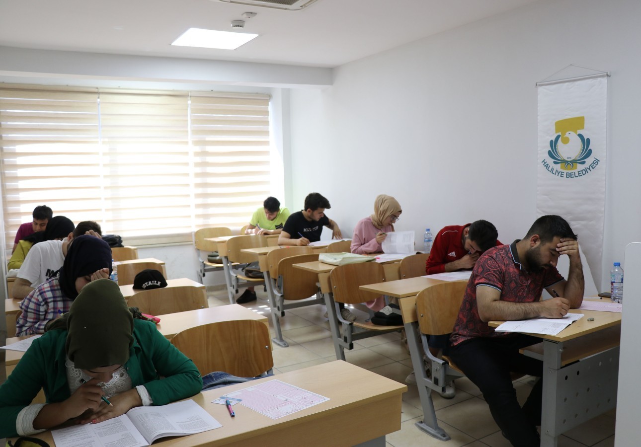 Haliliye Belediyesi'nin eğitim merkezinde hazırlanıp üniversiteyi kazandılar