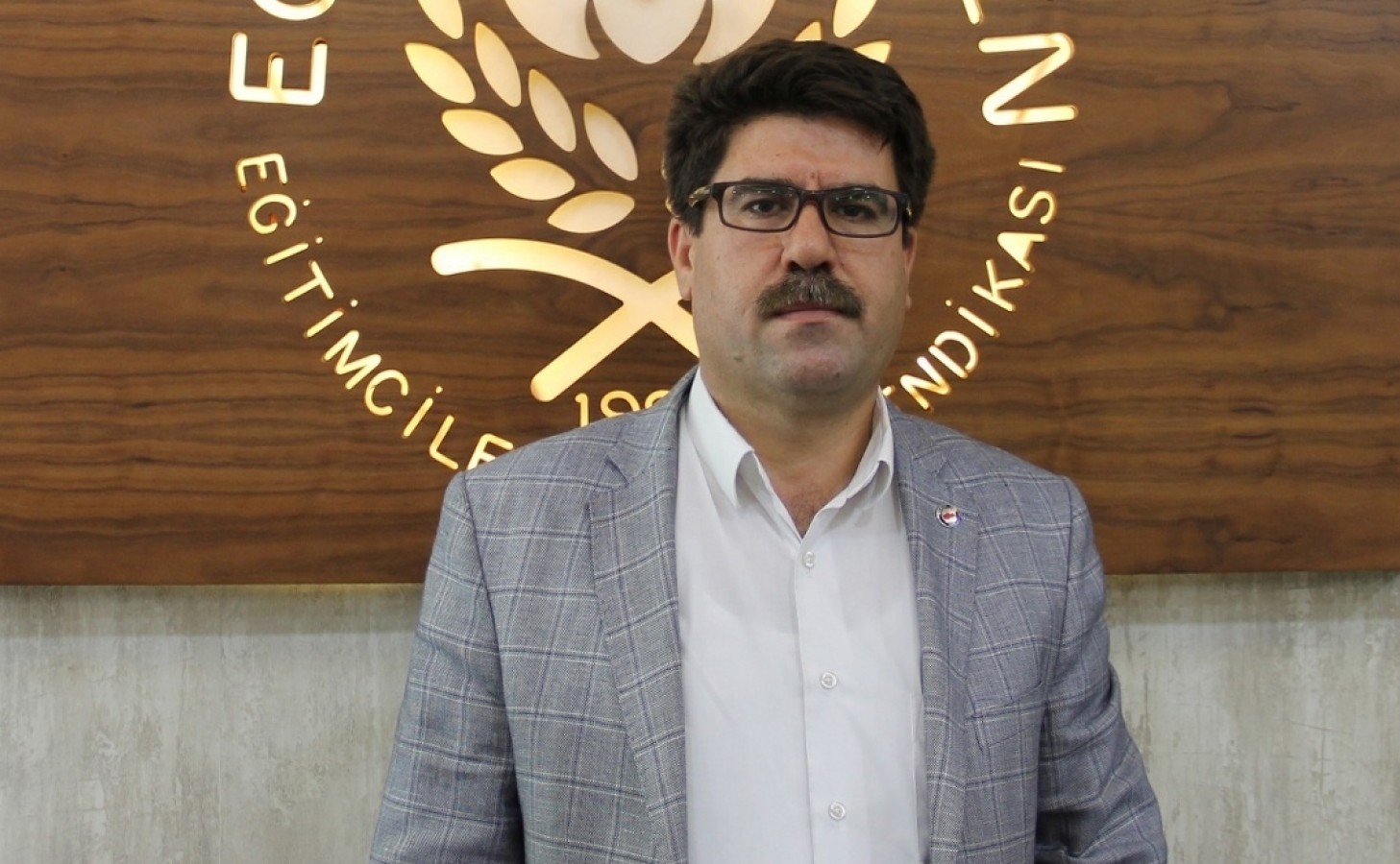 Coşkun sanatçı Gülşen’i kınadı!