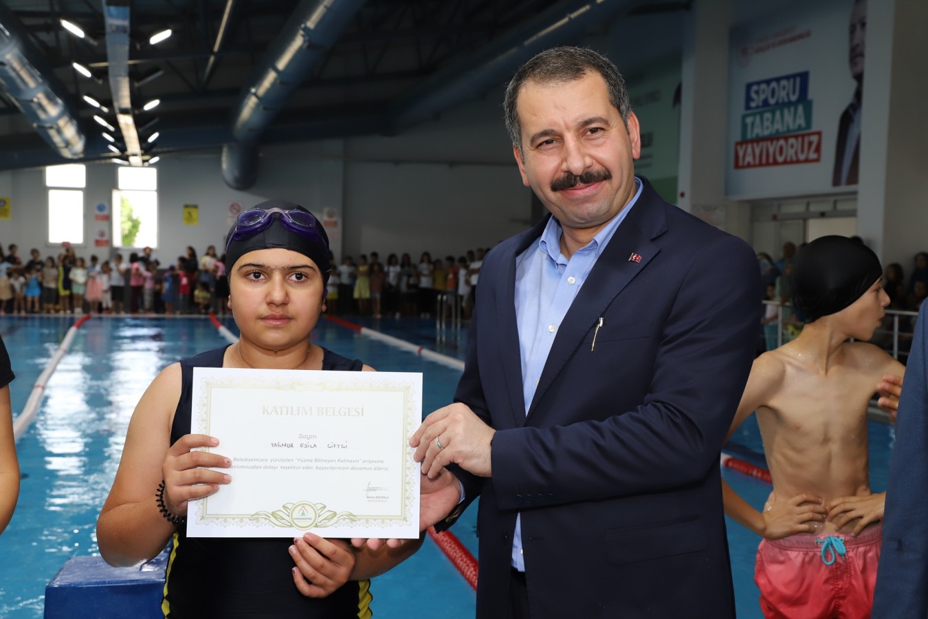 Karaköprü’de yüzlerce çocuk sertifika heyecanı yaşadı