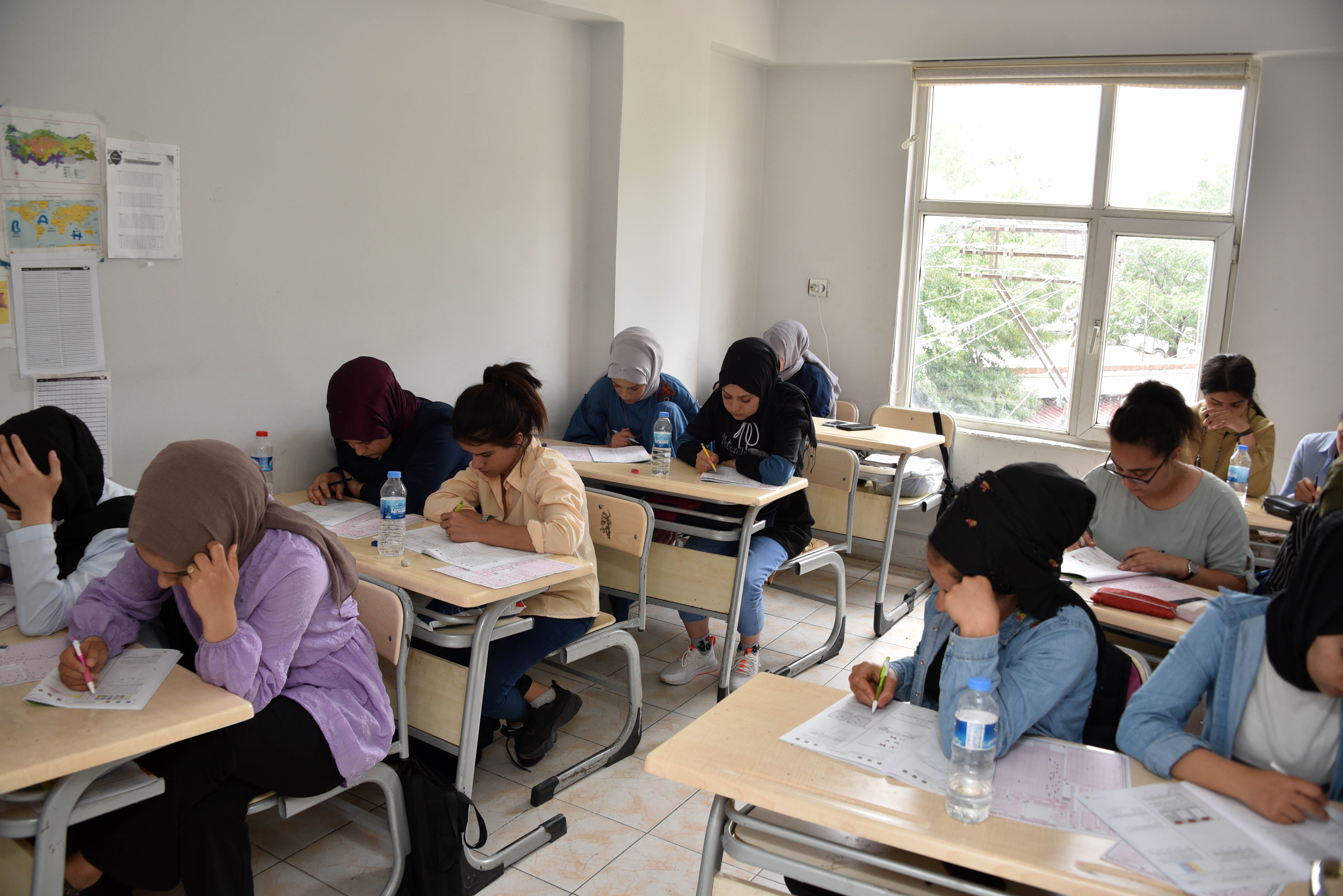 Siverek’te gençlik evinde sınava hazırlanan öğrencilerden büyük başarı