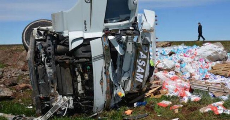 Şanlıurfa'da TIR kazası: 1 ölü, 1 yaralı
