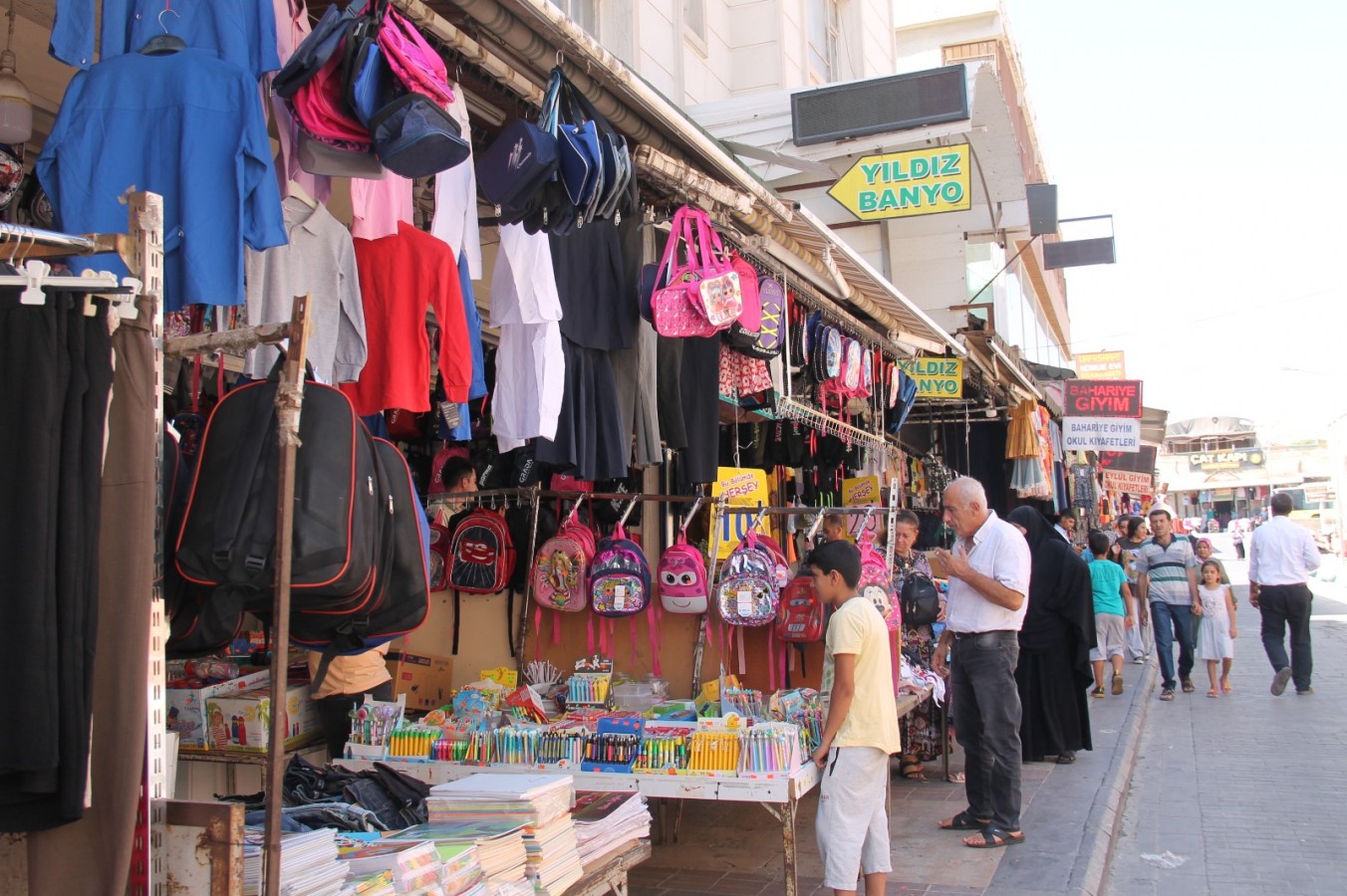 Urfa’da okul kıyafetleri cep yakıyor