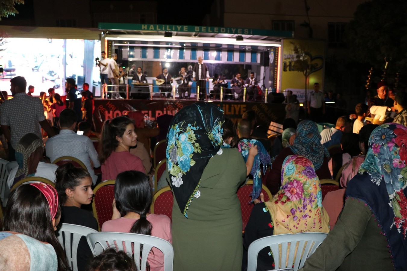 Haliliye'de belediyeden parkta konser