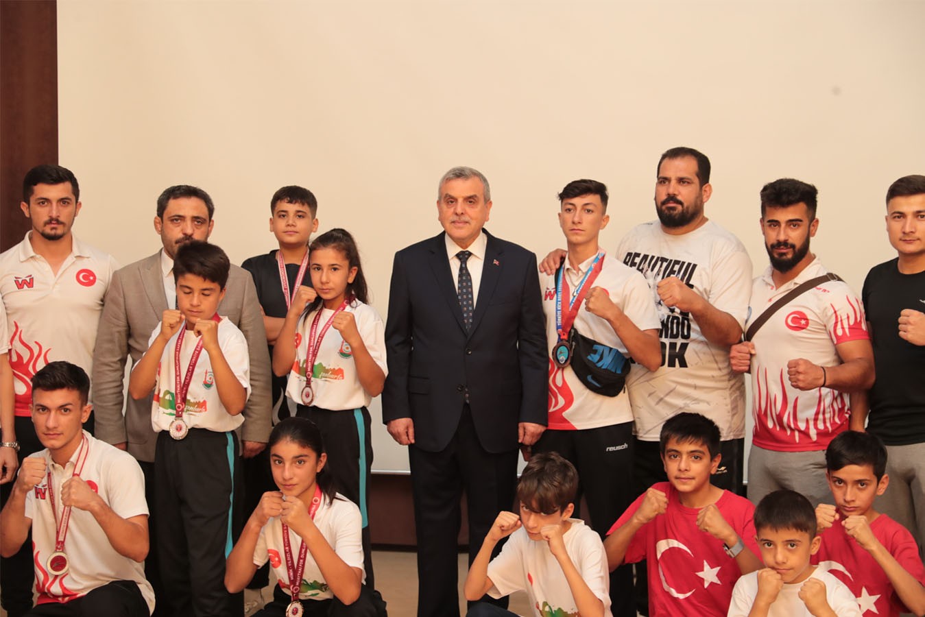 Beyazgül şampiyon sporcularla bir araya geldi