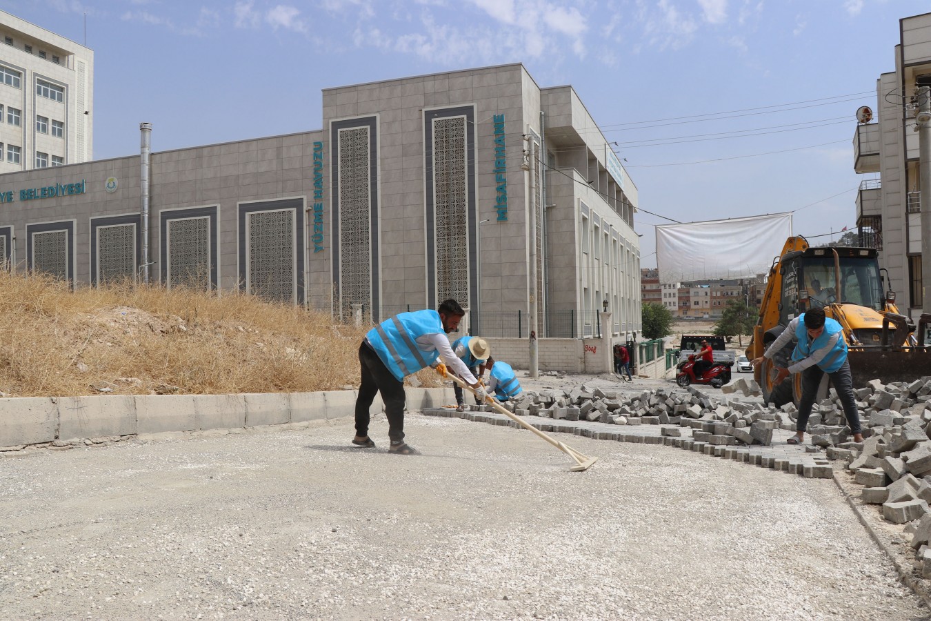 Haliliye’de deforme olan yollar onarılıyor