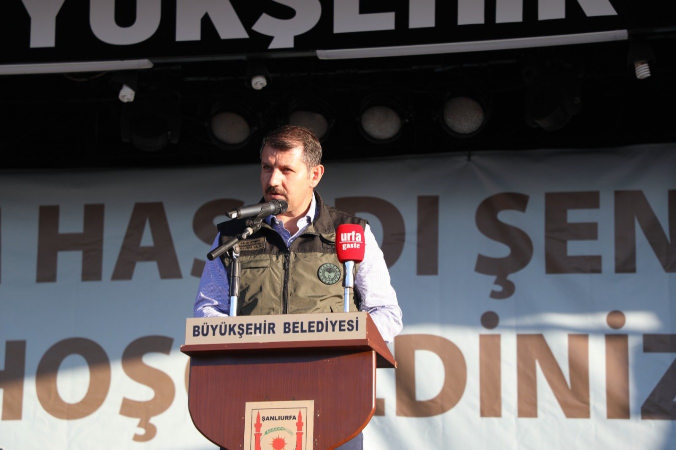 Urfa'da ilk! Badem hasadı yapıldı, Vali destek sözü verdi
