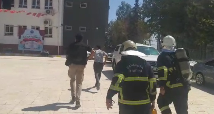 Şanlıurfa’da tören yapılan okulda yangın paniği