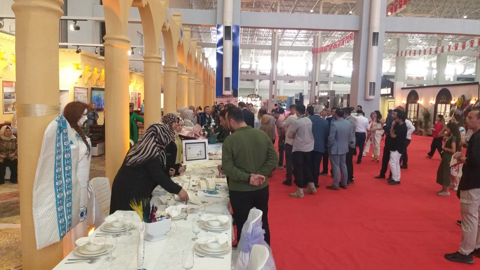 Urfa’da Evlilik Hazırlıkları Mobilya Dekorasyon Fuarı törenle açıldı