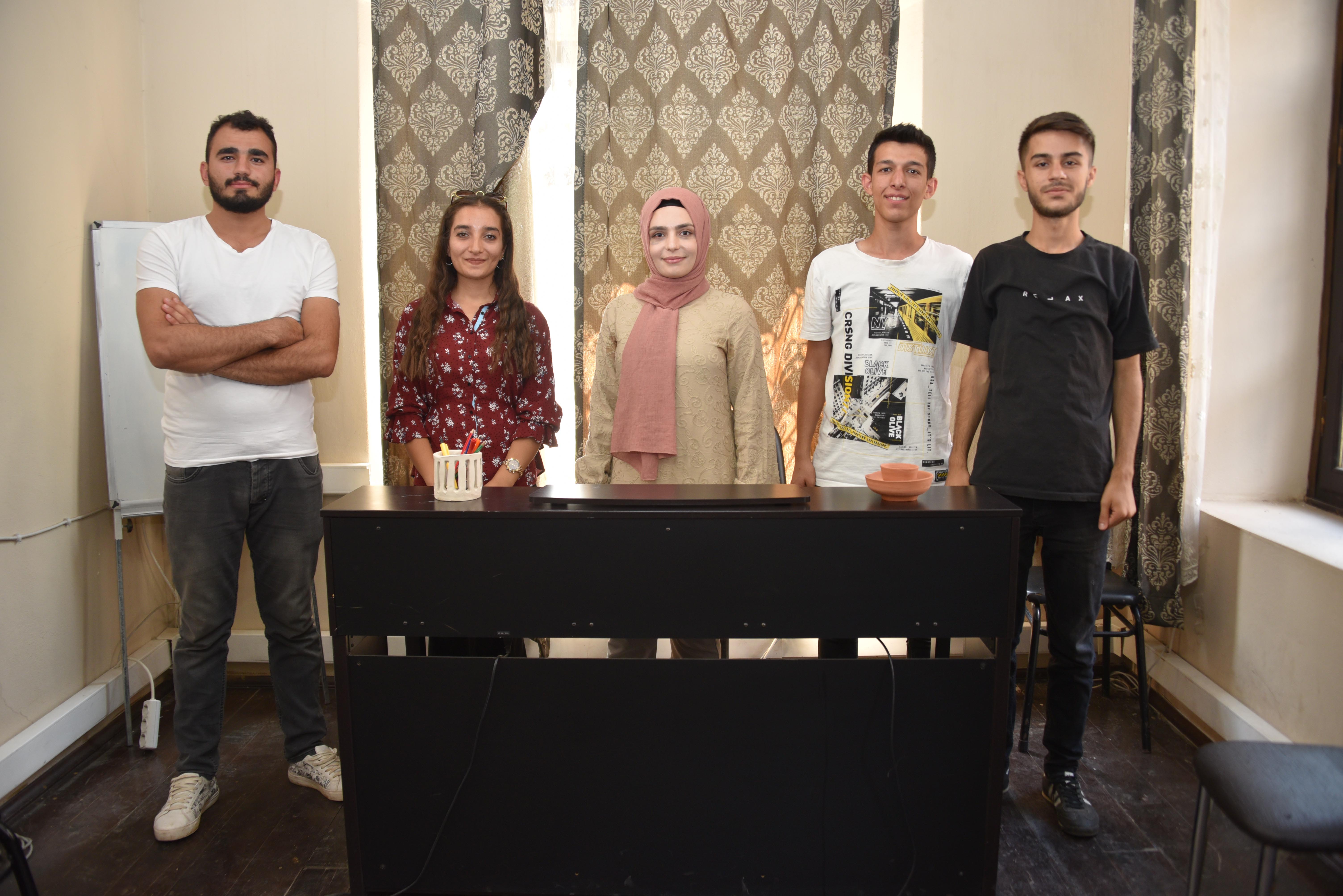 Siverekli gençler hayallerindeki üniversiteleri belediye kurslarıyla kazandılar