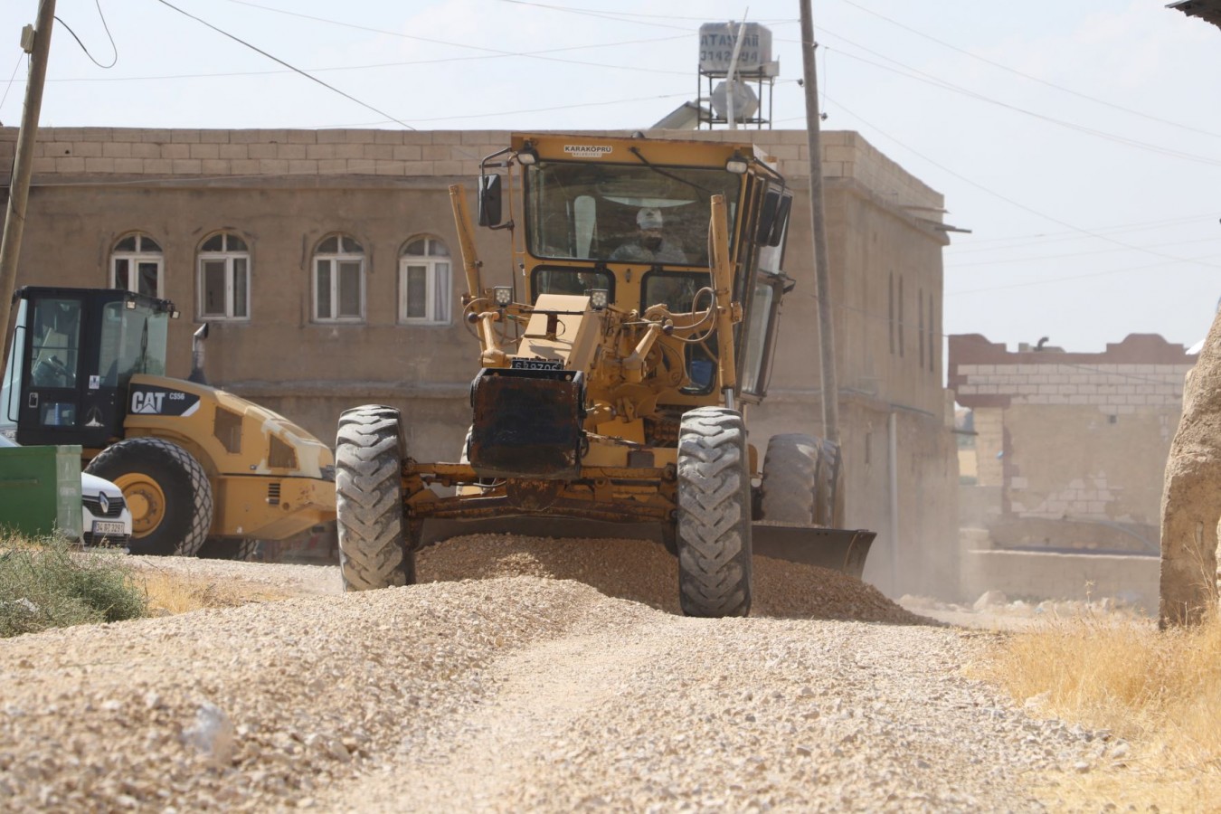 Karaköprü kırsalında yollar kışa hazırlanıyor