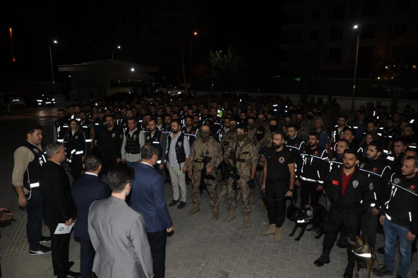 Şanlıurfa'da uyuşturucunun kökünü kurutma operasyonu (EK-)