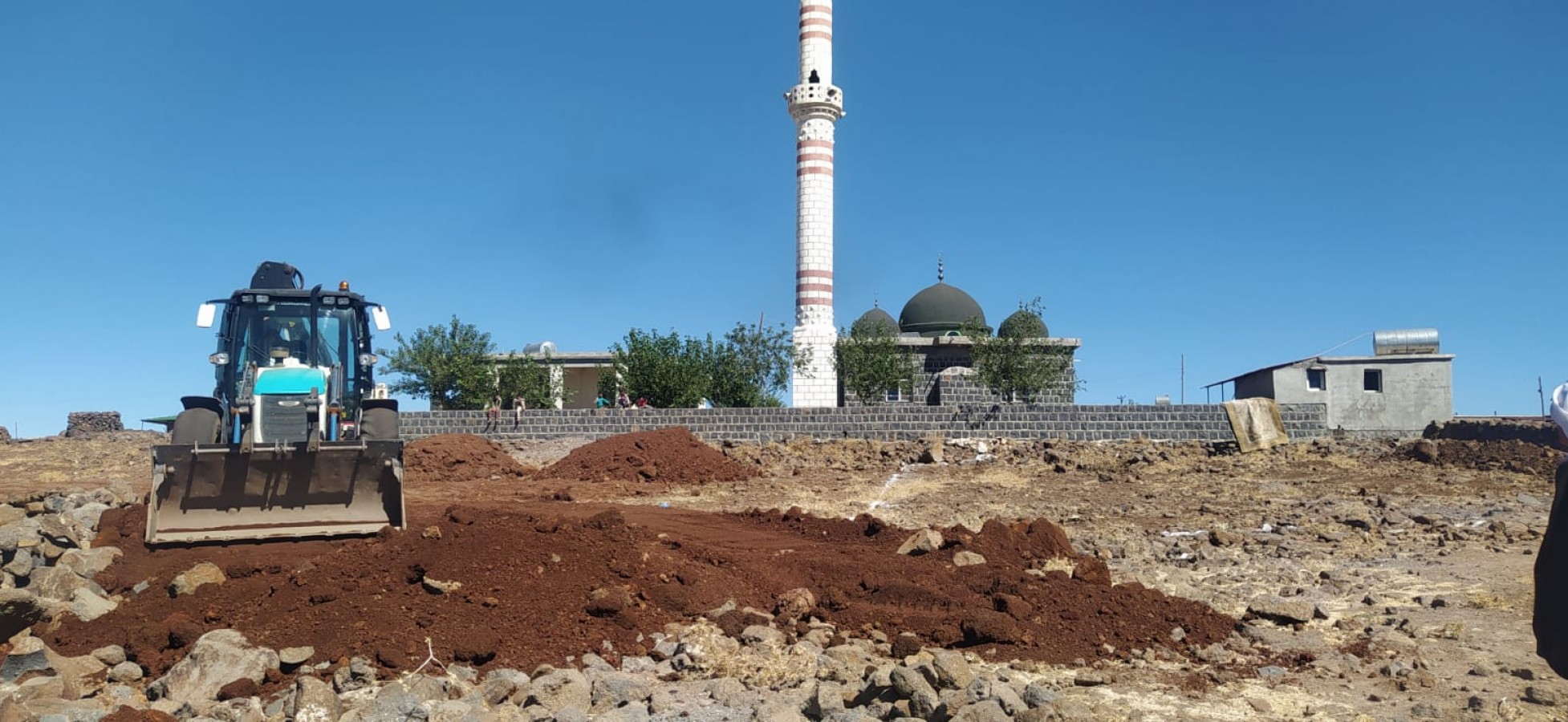 Siverek’te mahalle içi stabilize yol çalışması