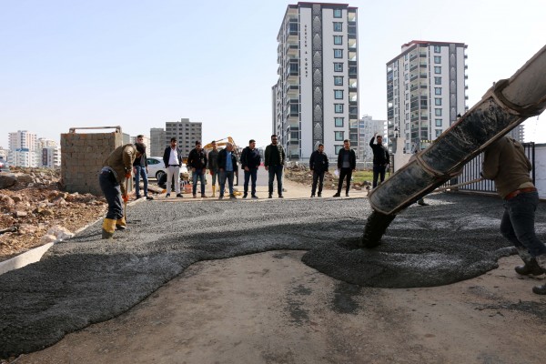 Siverek'te beton yol çalışmaları sürüyor