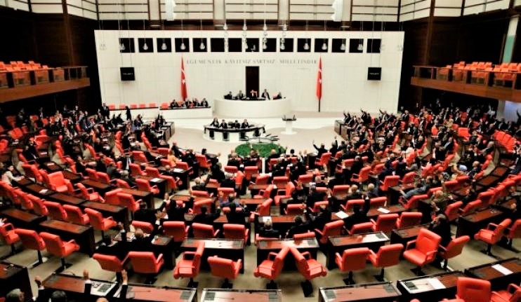 Sosyal medyaya ilişkin 12 madde daha Meclis’te onaylandı