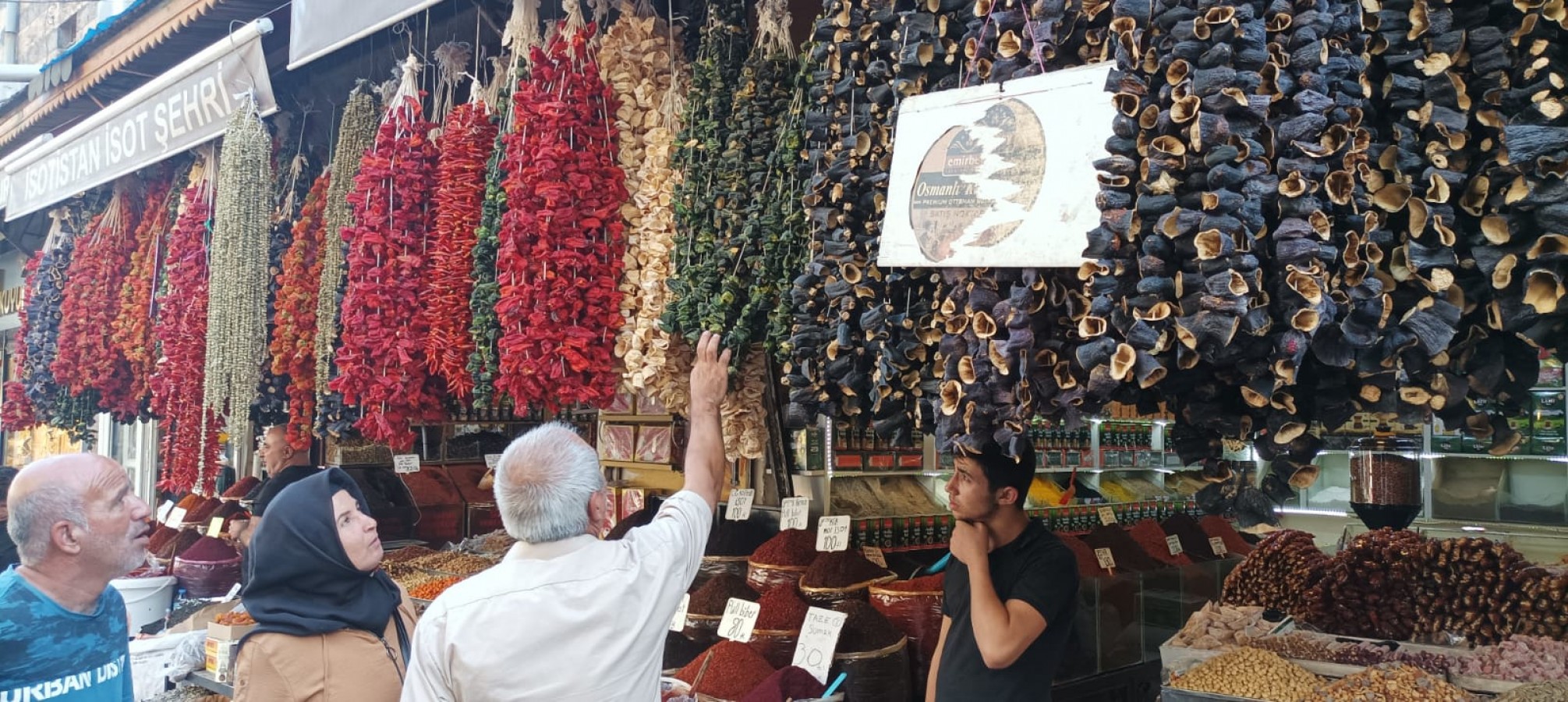 Kış aylarının doğal lezzetleri tarihi çarşıları süslemeye başladı