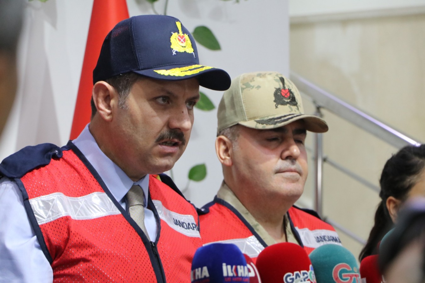 Vali Ayhan verilen silah ruhsatlarıyla ilgili konuştu!