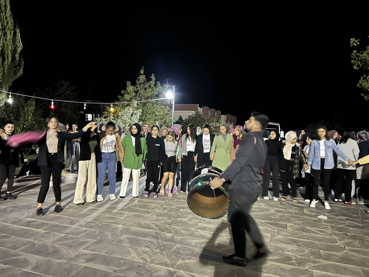 Urfa'da kız öğrenciler moral depoladı