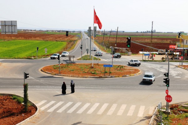 Akçakale’de yeşillendirme çalışması sürüyor