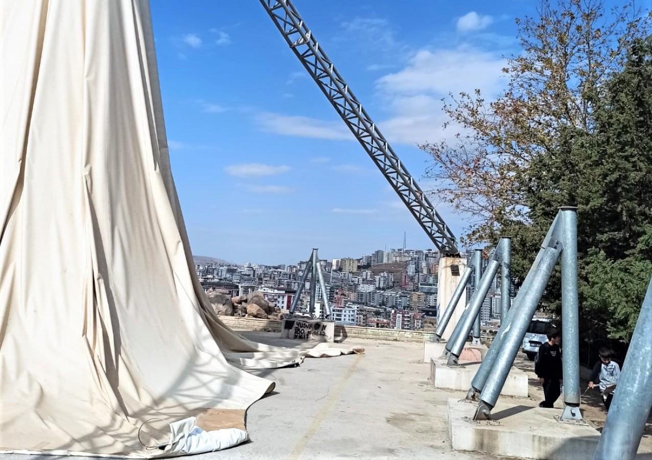 Belediye şikâyetlerin ardından çadırı kaldırıyor