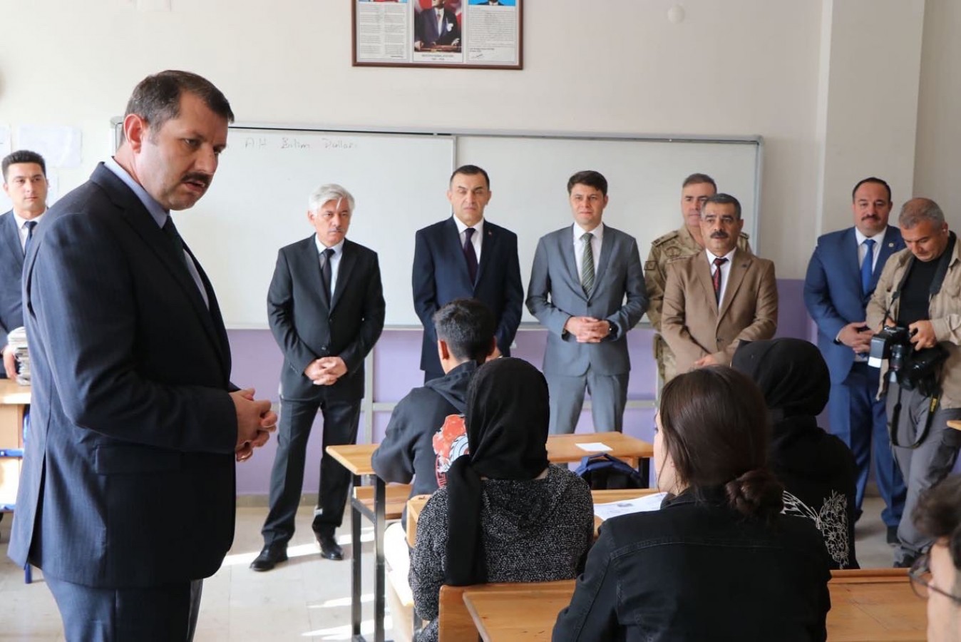 Vali Ayhan'dan öğrencilere moral