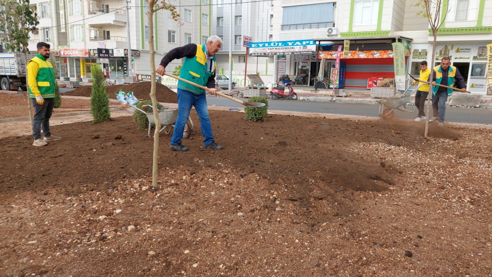 Karaköprü’de parklar yapılan çalışmalarla kışa hazırlanıyor