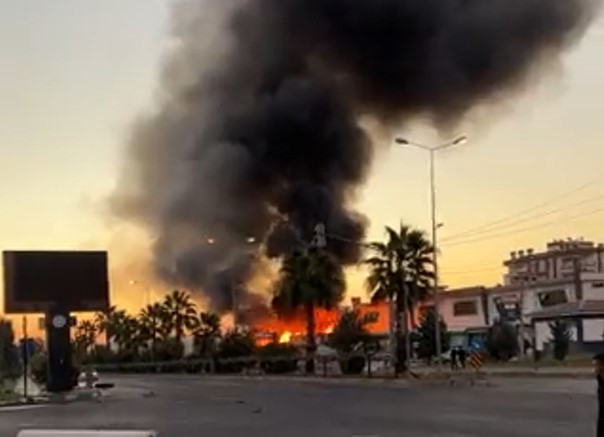 Şanlıurfa'da balıkçıda büyük yangın!