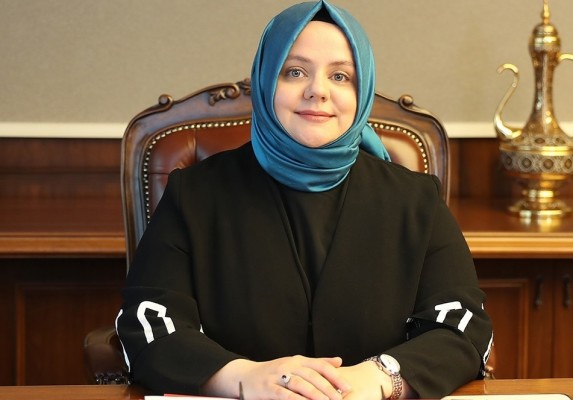 Bakan Selçuk’tan “Mutlu evliliğe ilk adım” paylaşımı