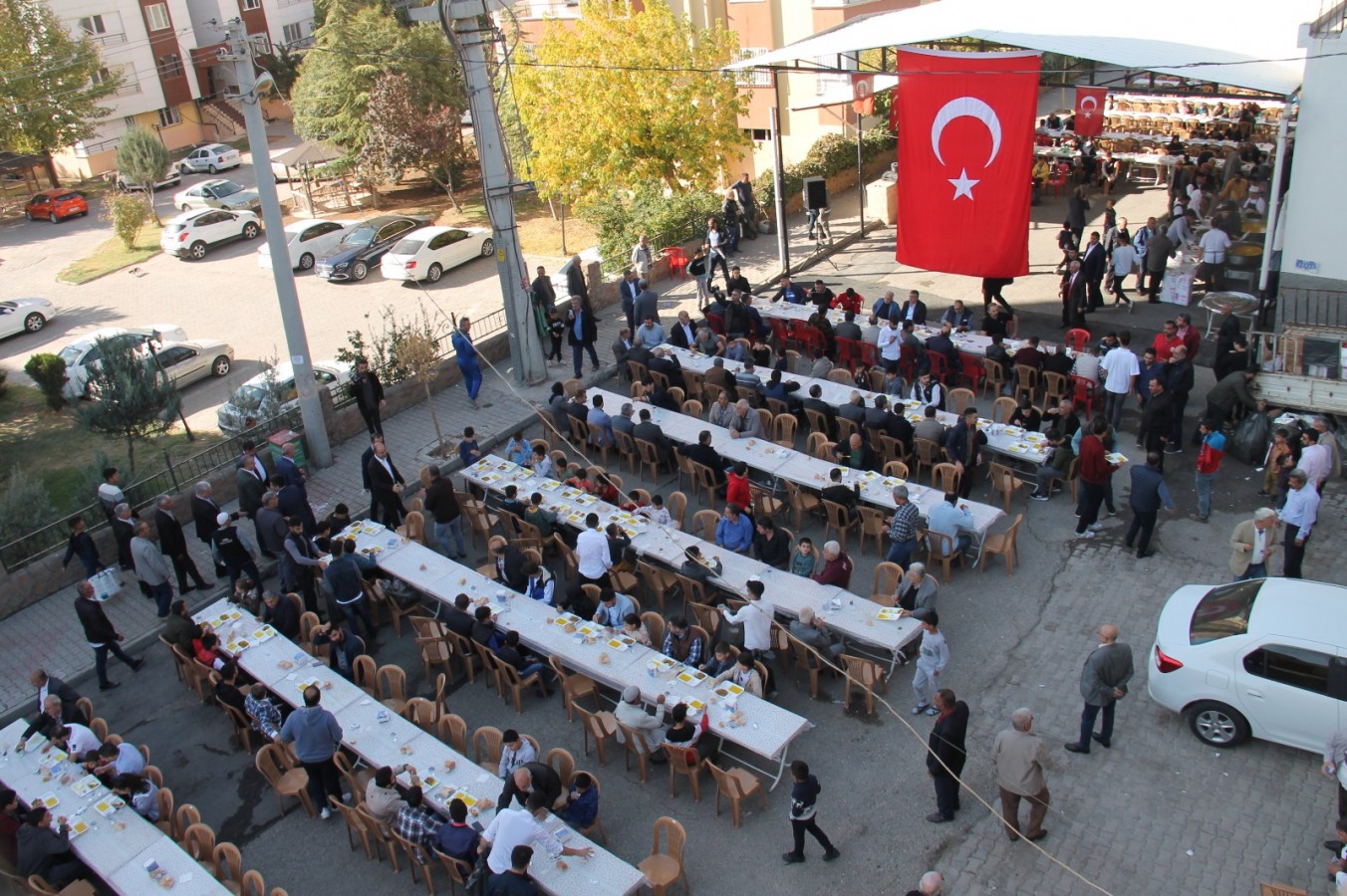 Şanlıurfa'da binlerce kişiye yemek ikramı