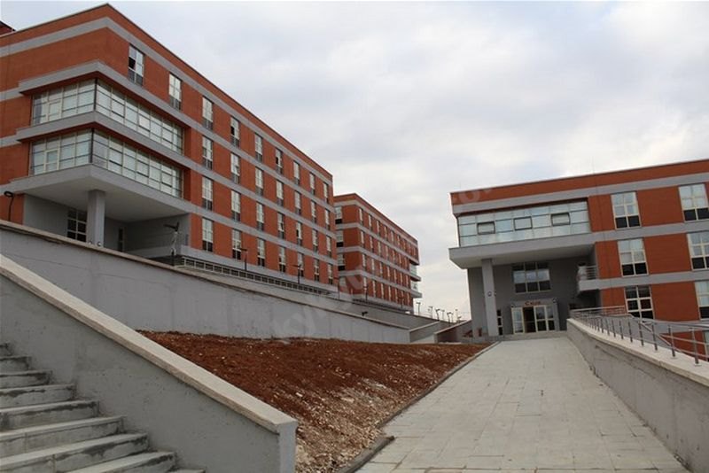 KYK yurdunun yemekhanesinde cam düştü! 2 öğrenci yaralı