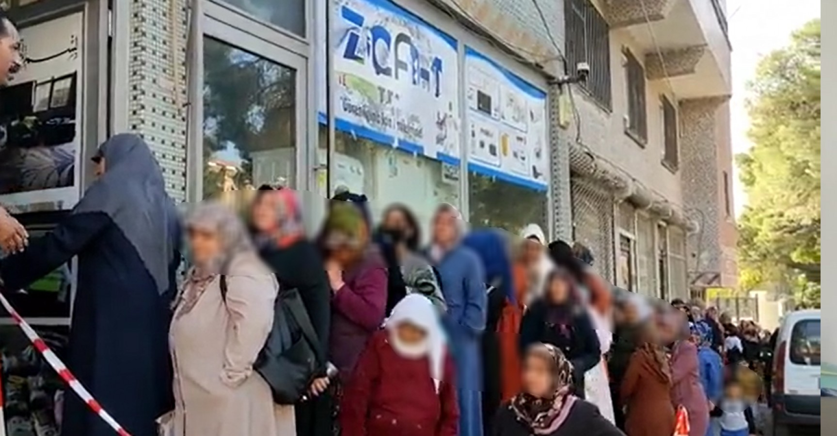 Urfa'da ücretsiz ekmek kuyruğu