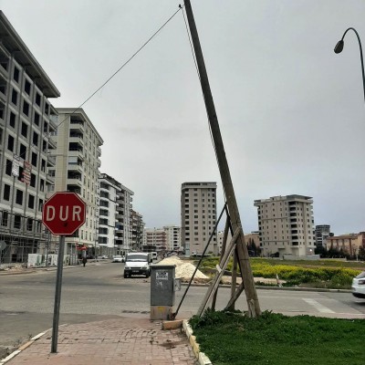Düzensiz çekilen elektrik telleri, tepkiye neden oldu