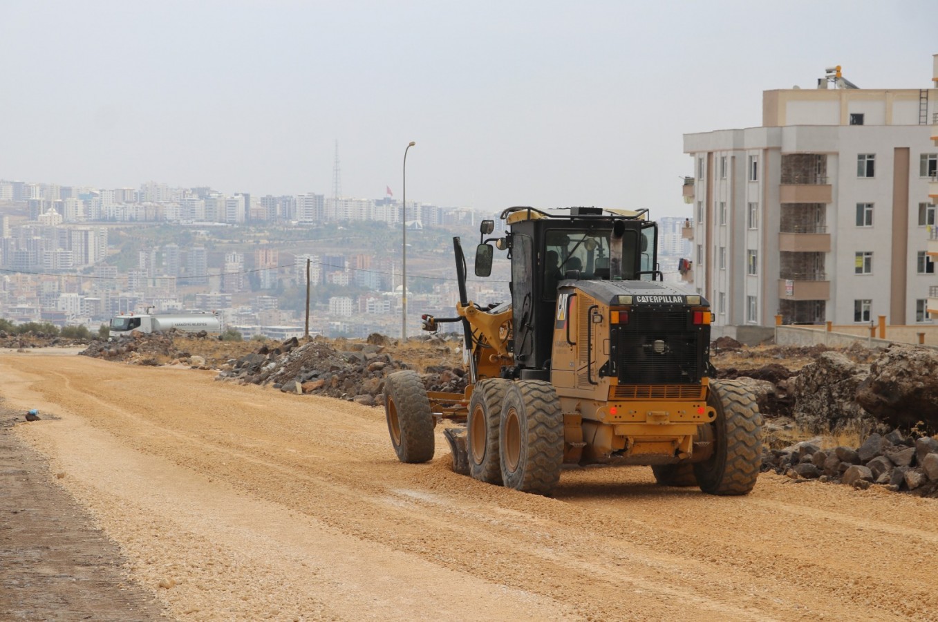 Karaköprü’de stabilize yol çalışması