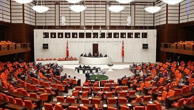 Başörtüsü Anayasa teklifi TBMM'de