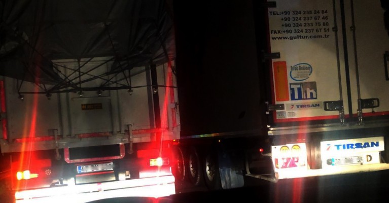 Birecik otobanında araç trafiği durdu!