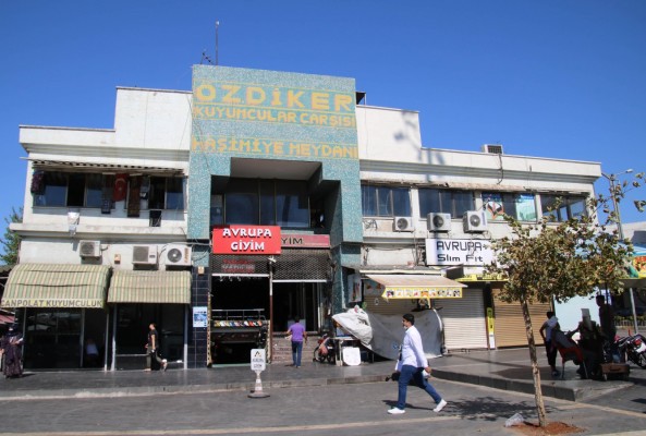 Özdiker Halep Çarşısı esnafından teşekkür pankartı