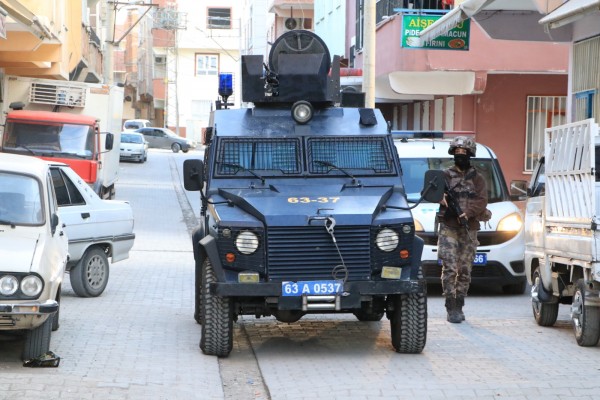 Şanlıurfa’da uyuşturucu satıcılarına şafak operasyonu (EK)