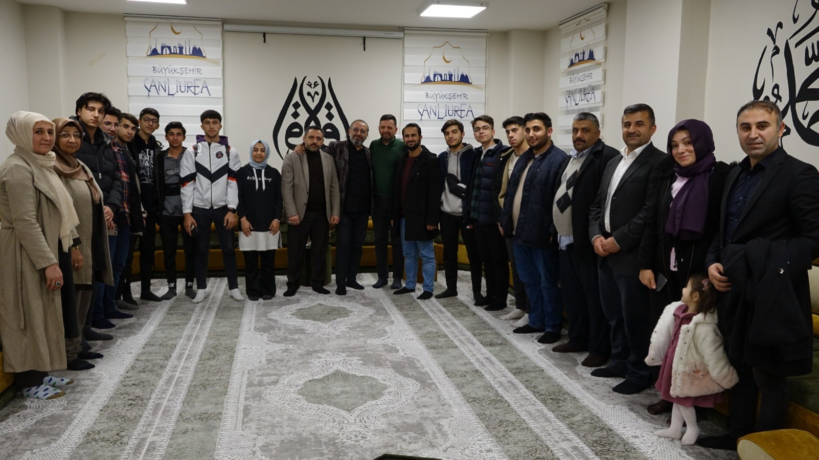 Şair Yazar Sinan Yağmur Urfa’da gençlerle bir araya geldi