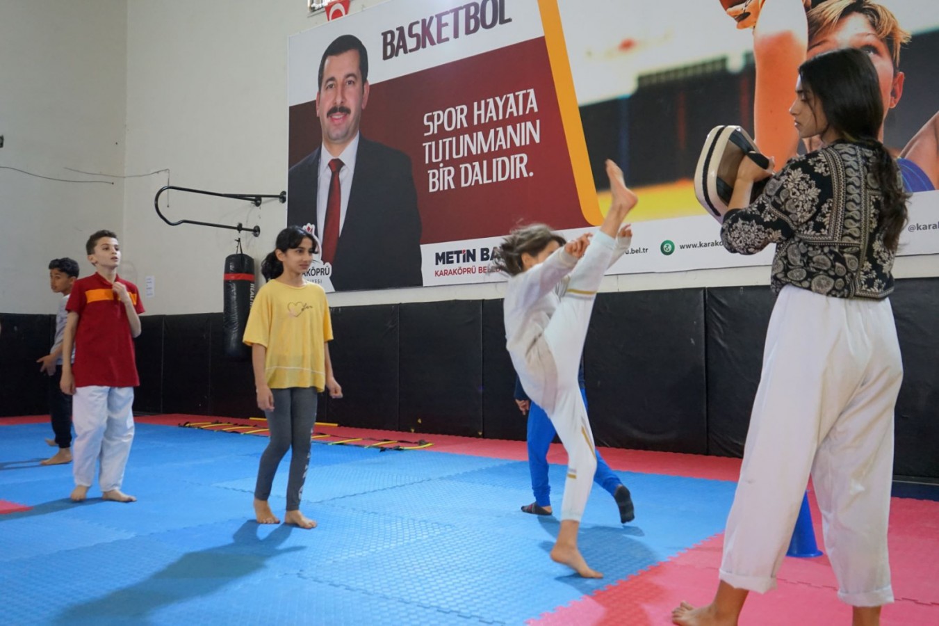 Karaköprü’de çocuklar sporla gelişiyor