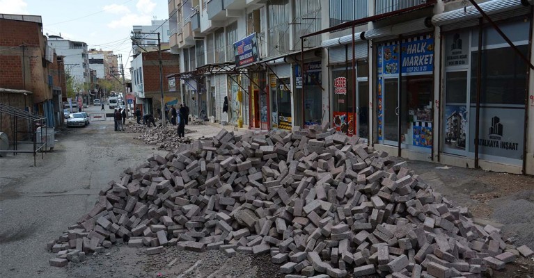Siverek'te yol çalışmaları sürüyor