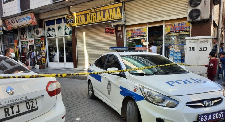 Tartıştığı babasını ve komşusunu silahla vurdu