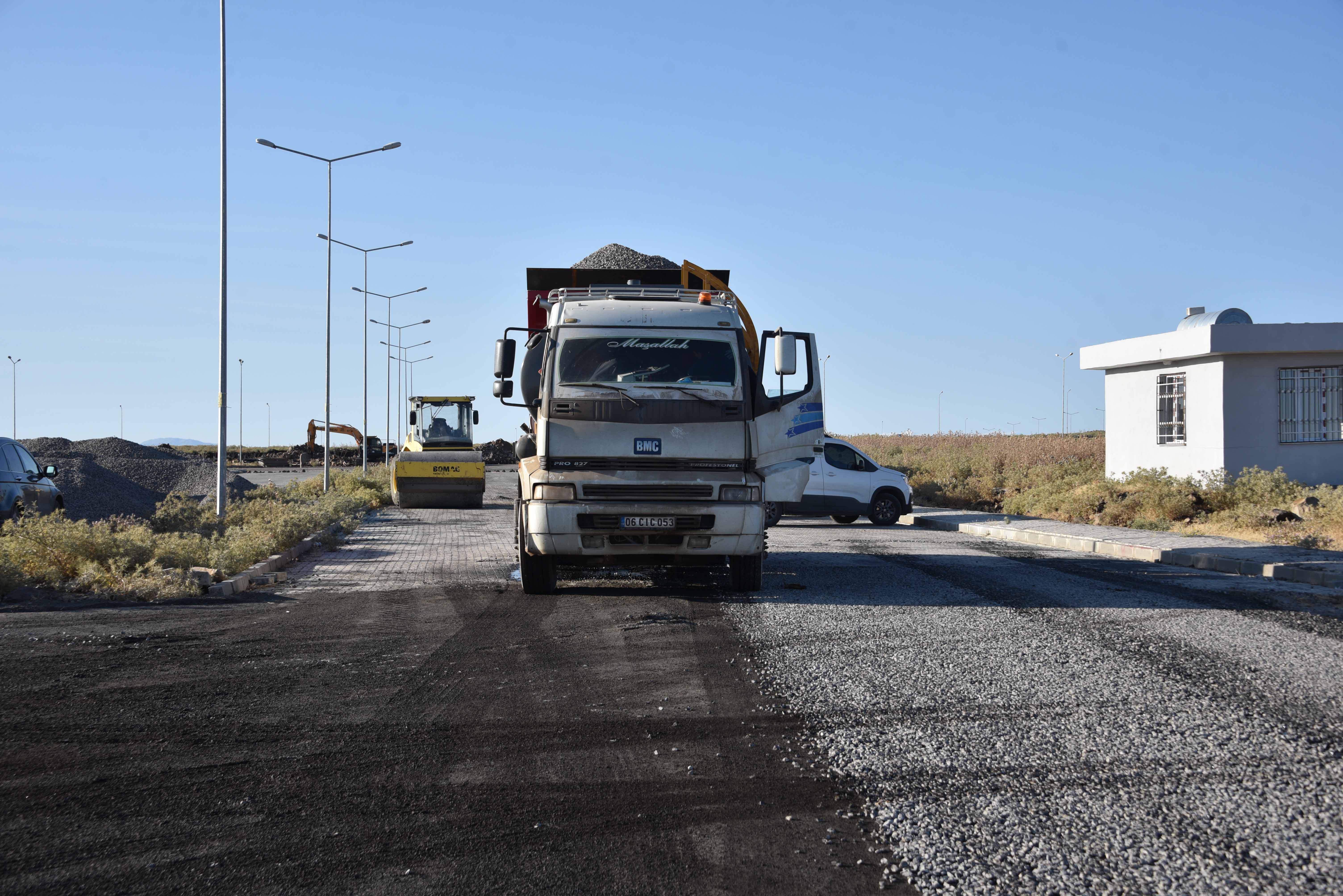 Siverek OSB’de yol çalışmaları devam ediyor