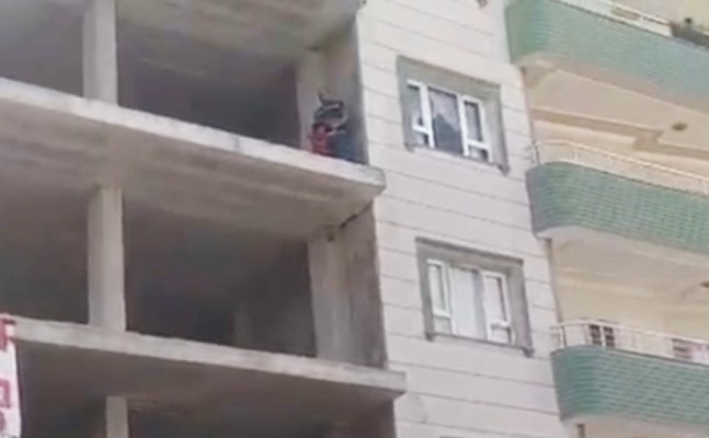 Çocuğuyla beraber intihara kalkıştı!