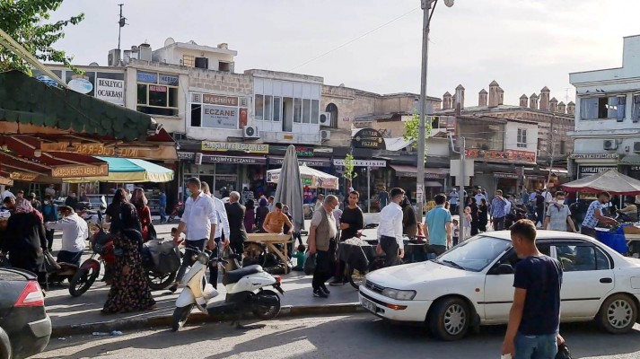 Şanlıurfa'da tam kapanma öncesi yoğunluk yaşanıyor
