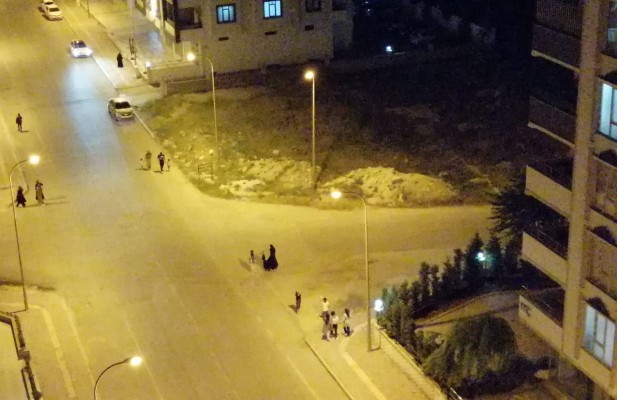 Şanlıurfa'da yasağa rağmen akşam gezmesi!