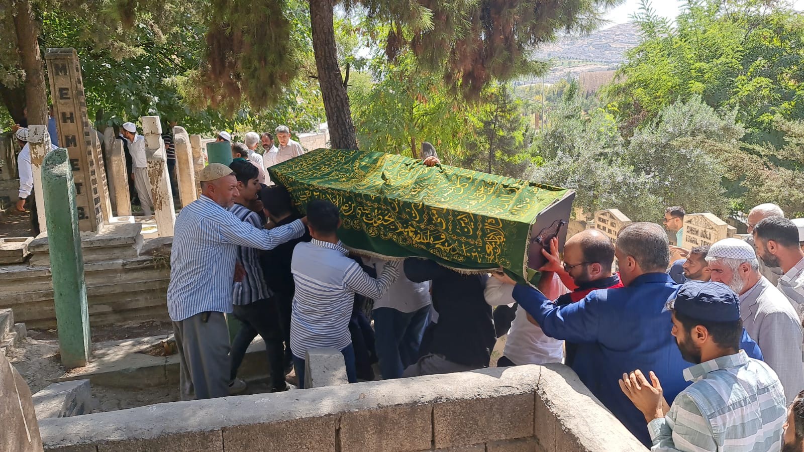Şeyh İzzeddin Aksan'ın torunu Urfa’da son yolculuğuna uğurlandı