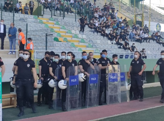 Urfa'da taraftarlar ile polis arasında arbede!-EK