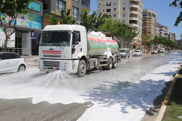 Karaköprü’de cadde ve sokaklar yıkandı