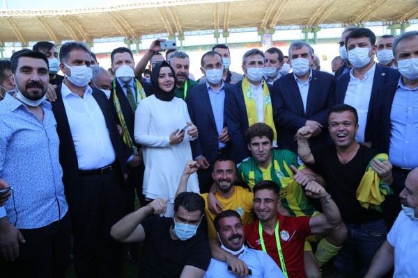 Erdem tarihe geçti!