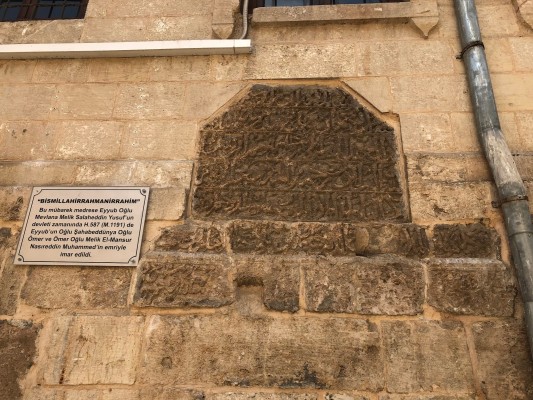 Şanlıurfa'da 800 yıllık medresenin sırrı!