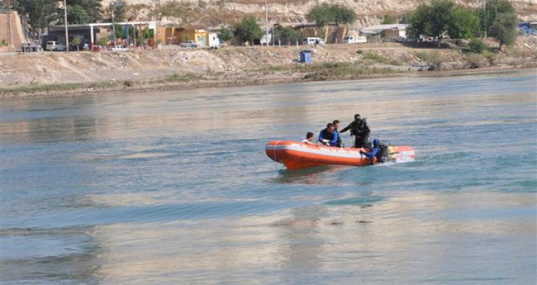 Fırat Nehri’ne atlayan kişi aranıyor